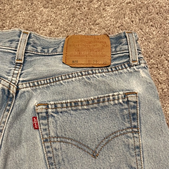 Vintage Levi’s shorts - Picture 3 of 4